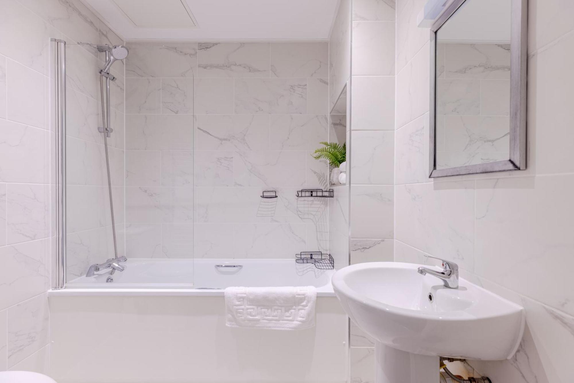 Boutique Vertigo Apartment Central Kingston/London 킹스턴어폰템스 외부 사진